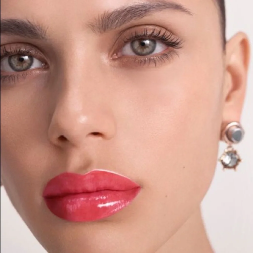 Burberry Kisses Lip Lacquer - Light Crimson No.28